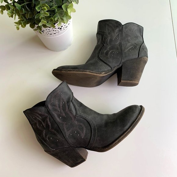 BKE Unity Ankle Boots Western Embroidered Gray - Picture 1 of 10